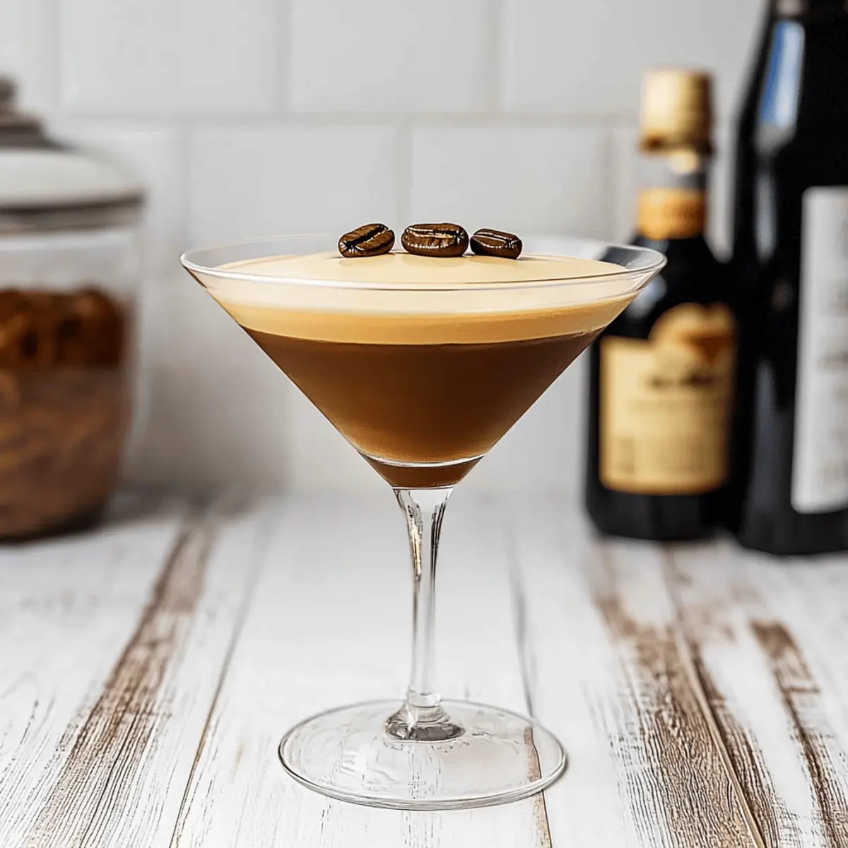 Amaretto Espresso Martini elq2oj